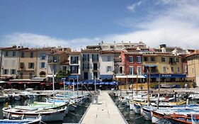 Cassis Et Ses Merveilleuses Calanques